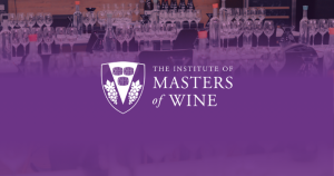 Banner roxo com foto desfocada de taças e garrafas ao fundo; ao centro, o logotipo e o texto “The Institute of Masters of Wine”.